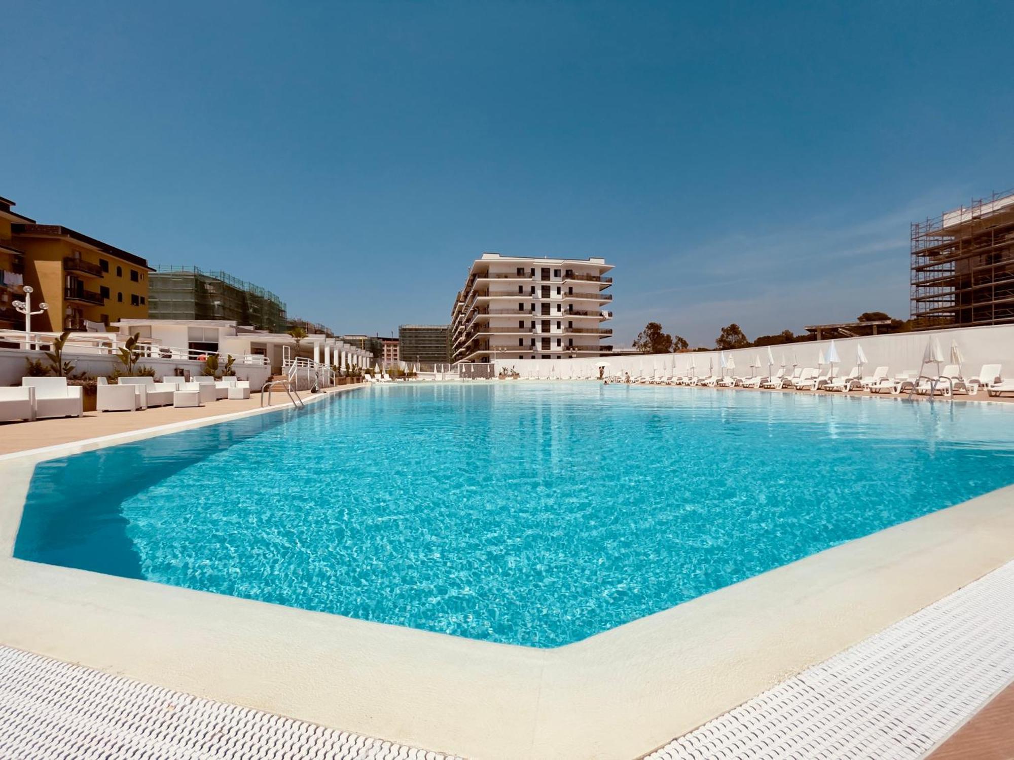 Athena Sea Front Apartment, Parking & Pool Lago Patria Esterno foto